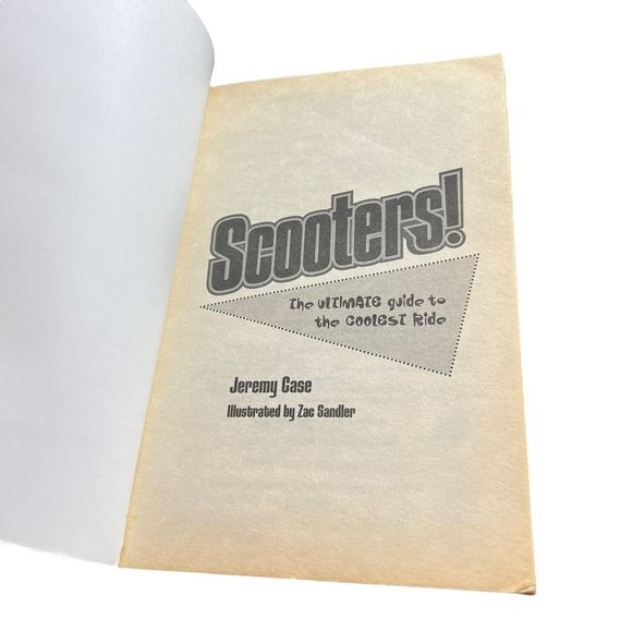 Scholastic Book Set Of 2 Elementary Level Books Ricky Ricotta Robots‎ & Scooters - Picture 3 of 14